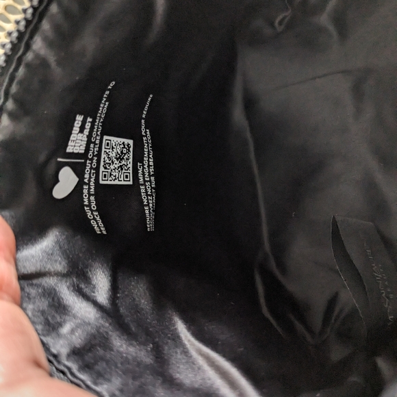 Yves Saint Laurent - Picture 12 of 13